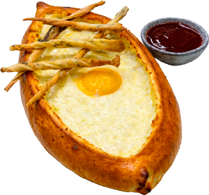 Лодочка с сыром, грисини и брусничным соусом