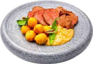 Тальята из говядины с картофельными крокетами и соусом беарнез